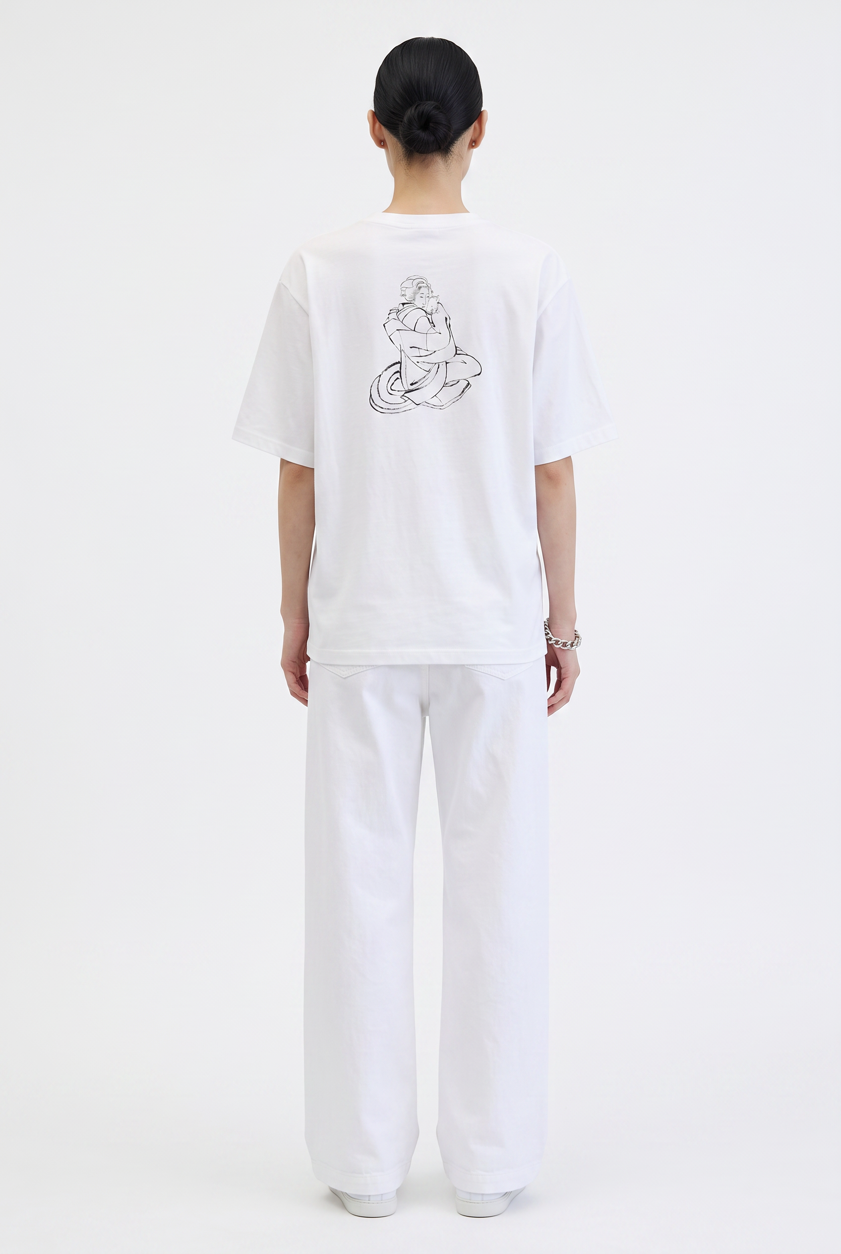 Model wearing the Hokusai Bond with Cats graphic T-shirt featuring Katsushika Hokusai's cat sketch.