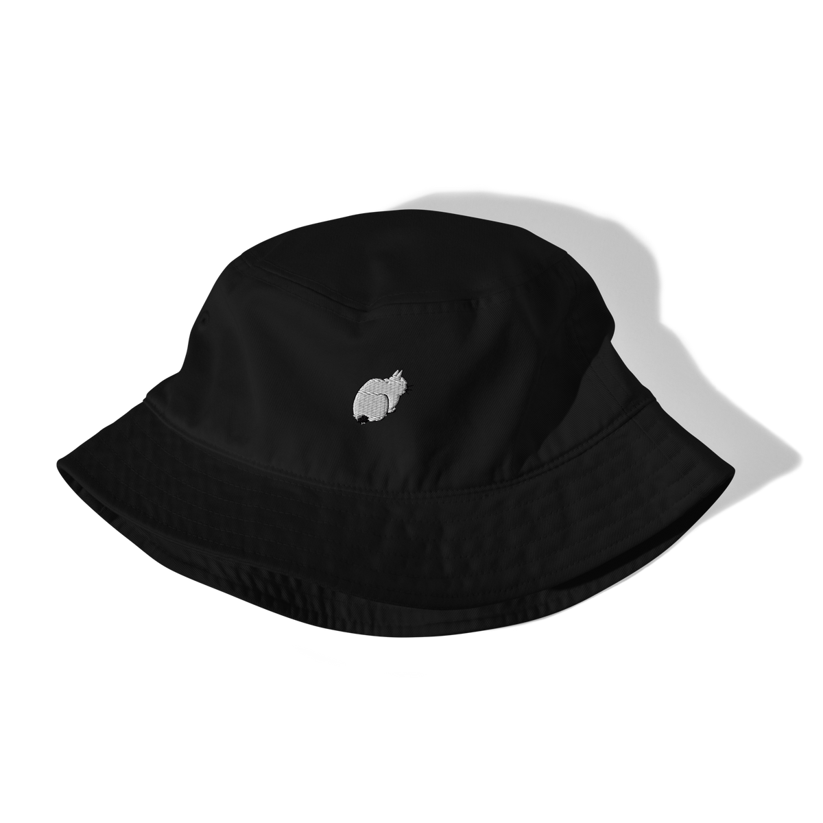 Organic bucket hat with embroidered cat motif inspired by Utagawa Hiroshige’s ukiyo-e art